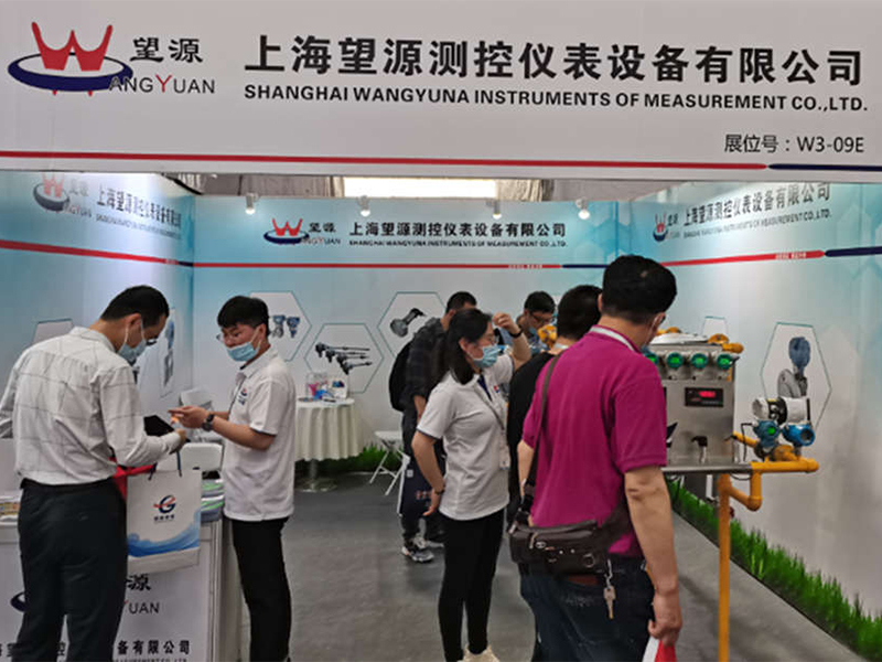 Liquid pressure transducer